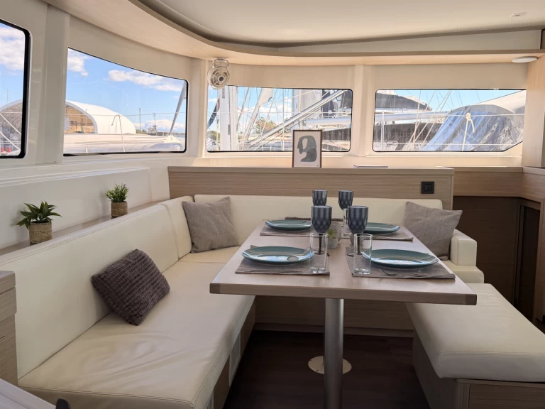 Verhuur Catamaran Lagoon met vaarbewijs