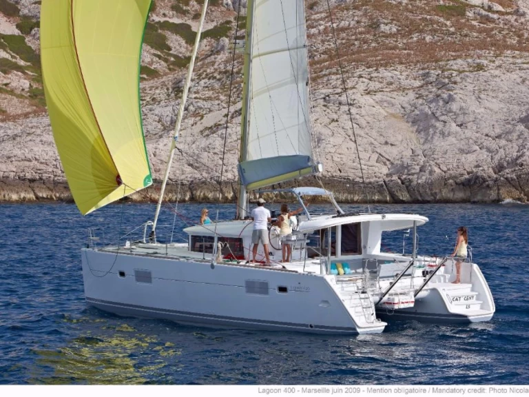 Verhuur Catamaran Lagoon met vaarbewijs