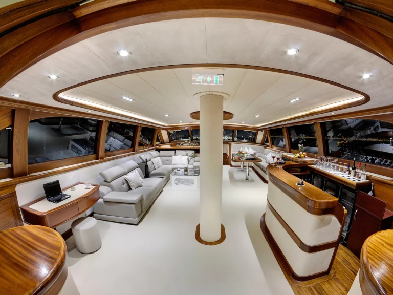 Huur een  Luxury Sailing Yacht in Split