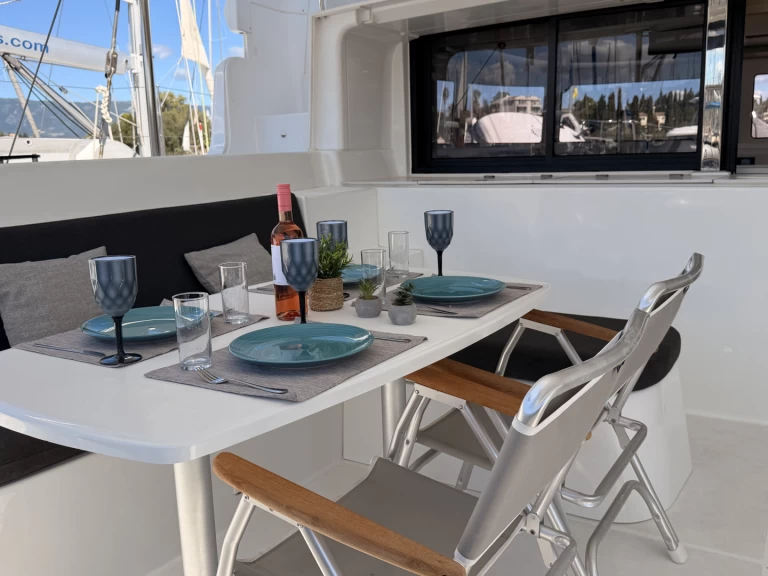 Huur een Lagoon Lagoon 46 in Gouviá