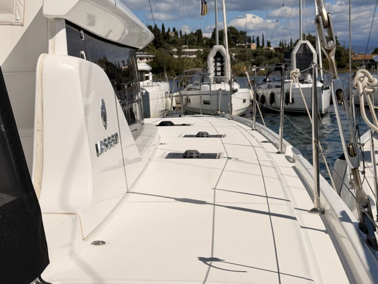 Verhuur Catamaran in Gouviá - Lagoon Lagoon 46