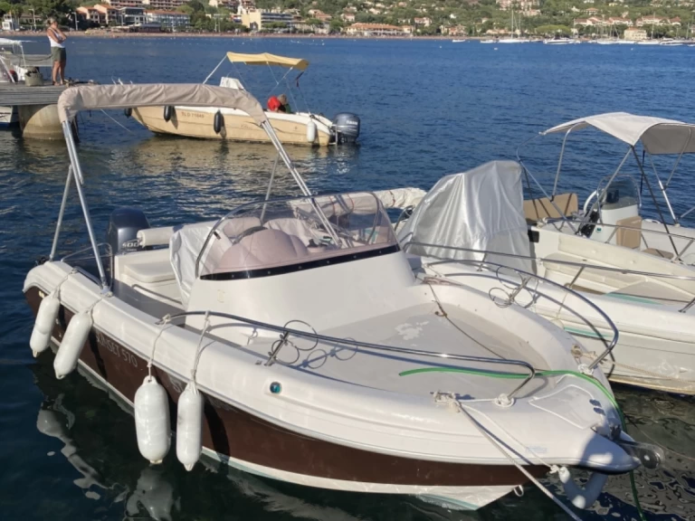 Huur een Pacific Craft Pacific Craft 570 WA in Agay