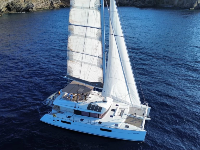 Catamaran te huur in Sant Antoni de Portmany voor de beste prijs