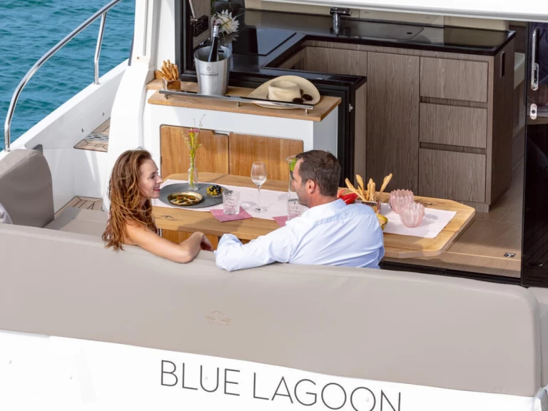 Bootverhuur Kaštela goedkoop Sealine F430