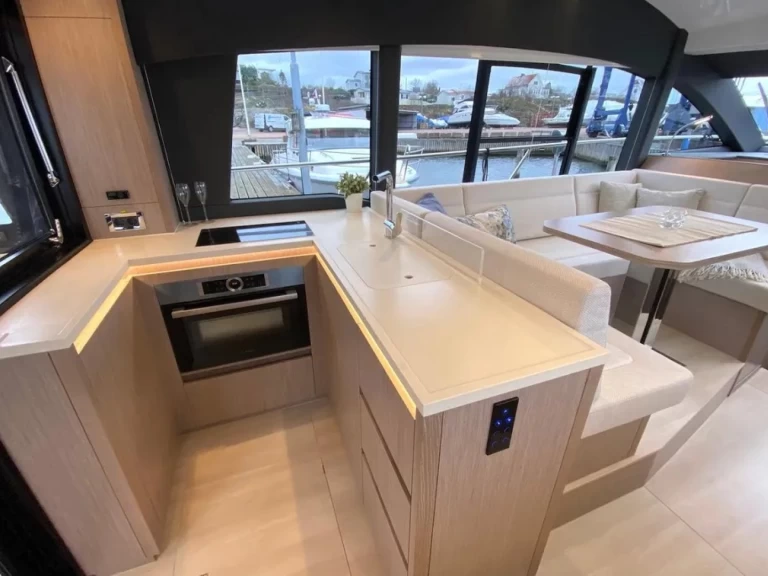 Huur een Sealine Sealine F430 in Kaštela