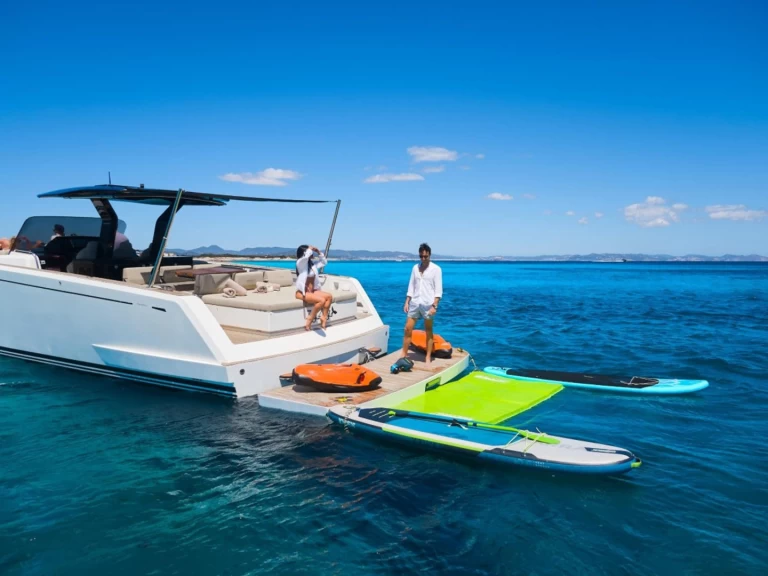 Verhuur Motorboot Pardo Yachts met vaarbewijs