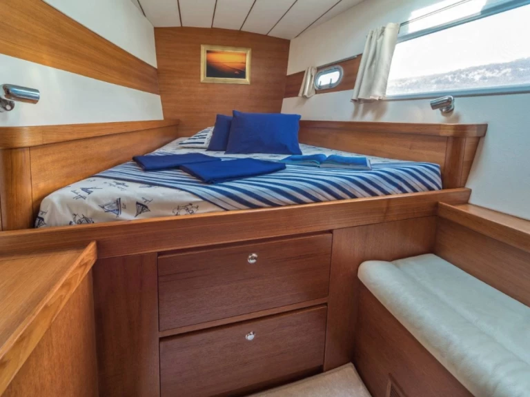 Verhuur Catamaran Lagoon met vaarbewijs