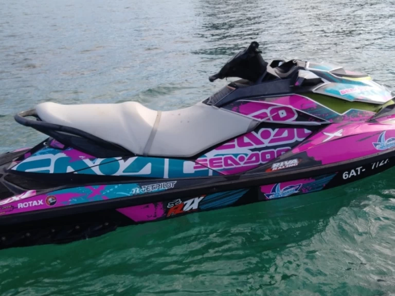 Huur een Bombard Wale prop230 in San Antonio Port