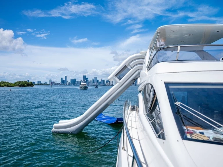 Bootverhuur Azimut Azimut 60 Fly in Miami Beach via SamBoat