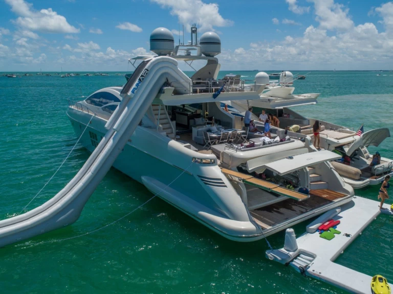 Bootverhuur Miami Beach goedkoop 103’ azimut S 