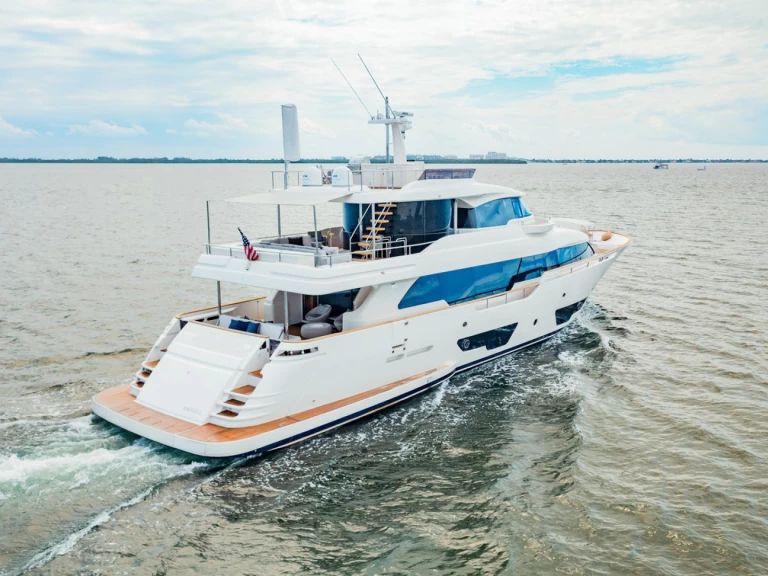 Huur een Custom Line Custom Line 95' in Miami Beach