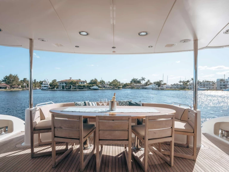 Verhuur Jacht Lazzara met vaarbewijs