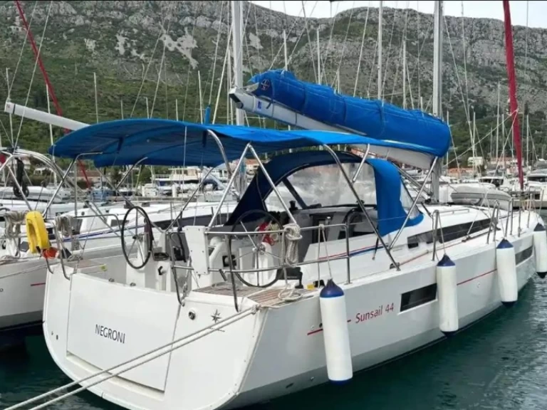 Bootverhuur Jeanneau Sun Odyssey 440 in Álimos via SamBoat