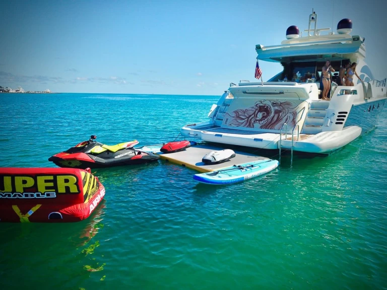 Bootverhuur Miami Beach goedkoop 86’ azimut S 2