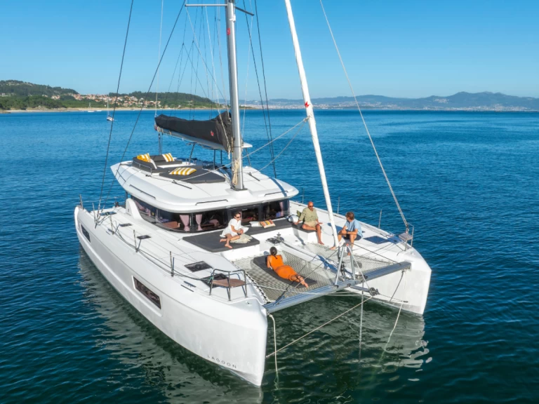 Bootverhuur Lagoon Lagoon 43 in Procida via SamBoat