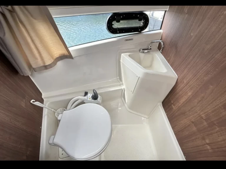 Bootverhuur Napels goedkoop Activ 755 Weekend