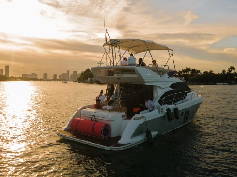 Huur een Azimut Azimut 42 Fly in Miami Beach