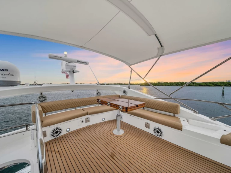 Bootverhuur Sunseeker 70  in Miami Beach via SamBoat