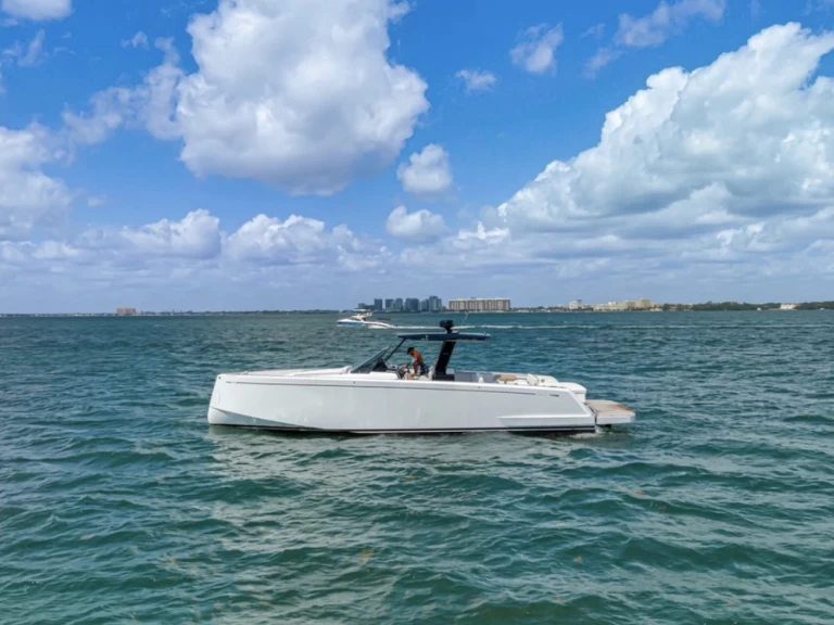 Motorboot te huur in Miami Beach voor de beste prijs