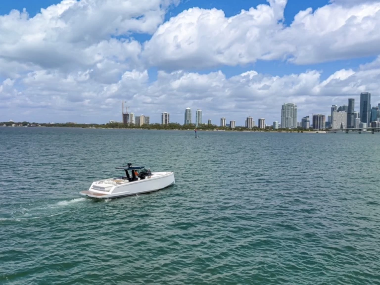 Pardo Yachts Pardo 43 te huur van particulier of professional in Miami Beach