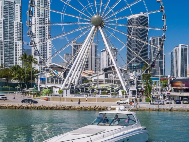 Huur een Sea Ray Sea Ray 500 Sundancer in Miami