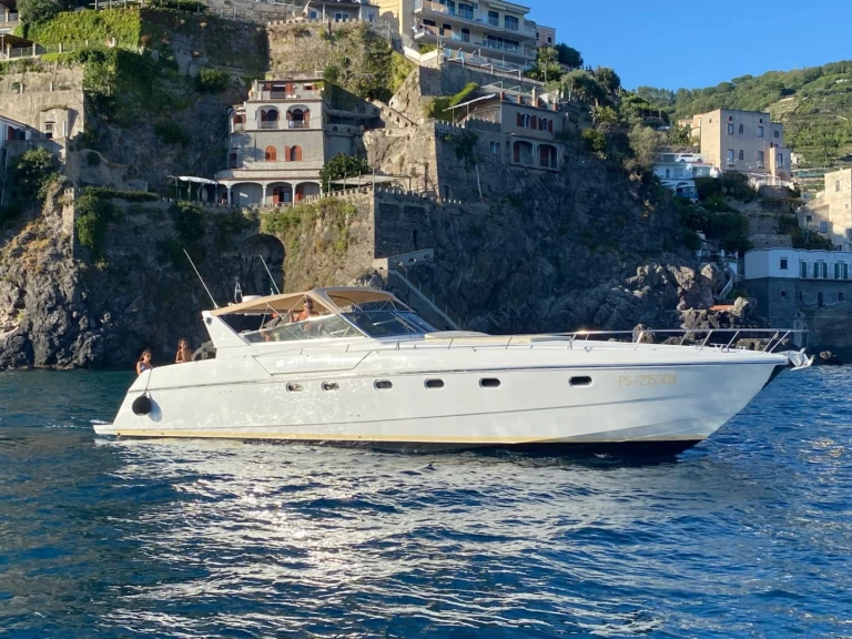 Bootverhuur Ferretti Altura 50 in Salerno via SamBoat