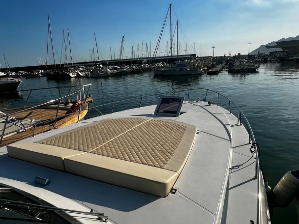 Huur Motorboot met of zonder schipper Ferretti in Salerno
