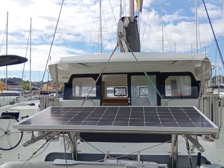 Huur een Excess Excess 11 in Gouviá