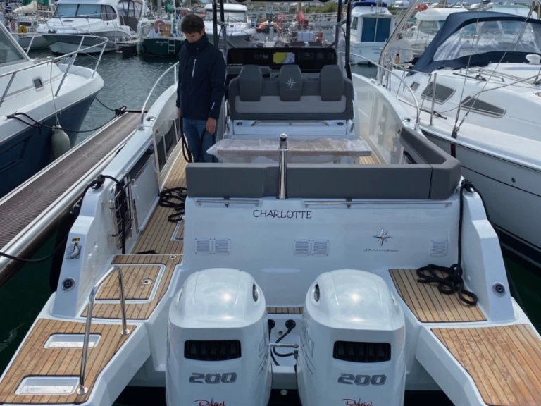 Huur een Jeanneau Cap Camarat 9.0 CC in Saint-Quay-Portrieux