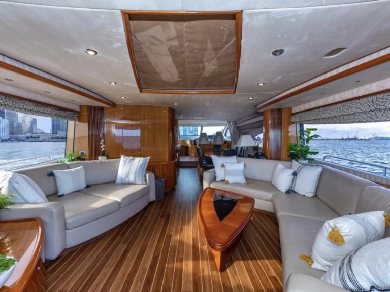 Bootverhuur Miami Beach goedkoop Manhattan 80