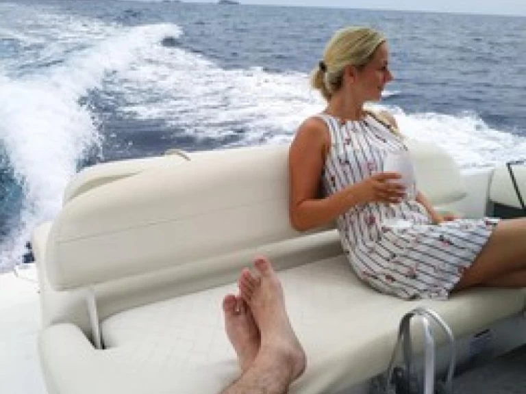 Verhuur Motorboot in El Toro - Cobalt R5