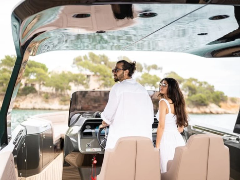 Verhuur Motorboot Frauscher met vaarbewijs