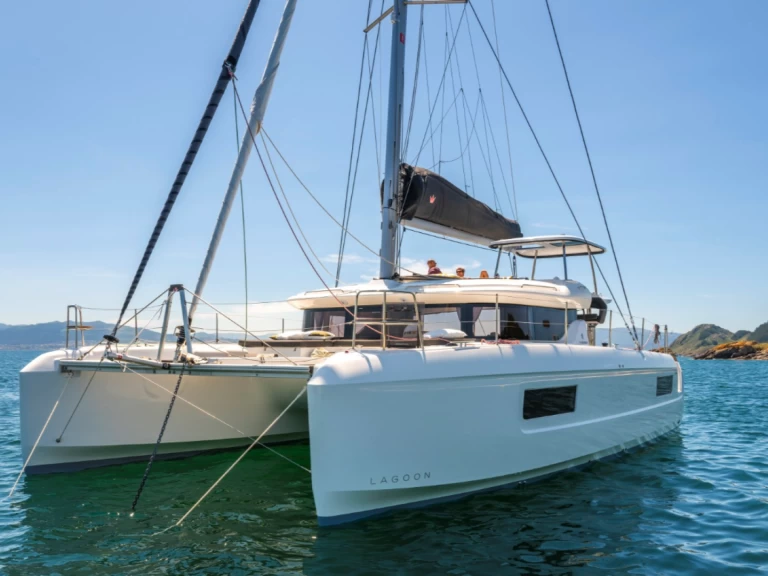 Bootverhuur Lagoon Lagoon 43 in Le Marin via SamBoat