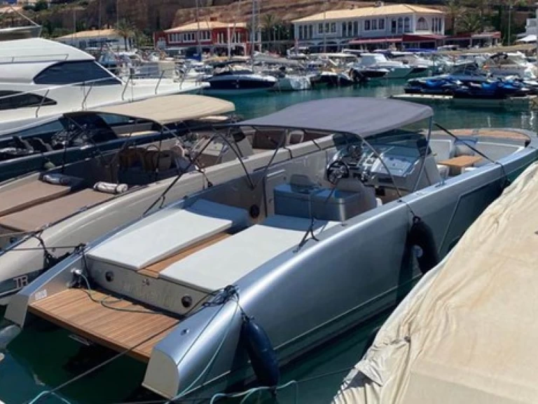 Verhuur Motorboot Frauscher met vaarbewijs