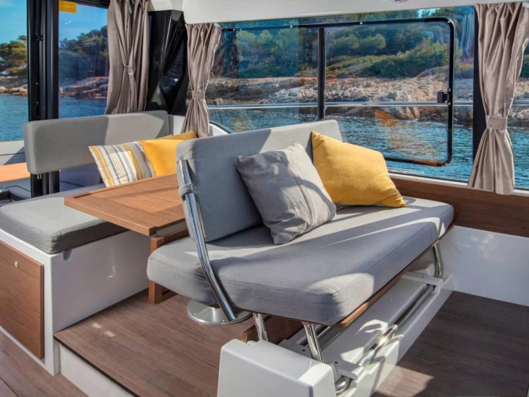 Motorboot te huur in Phường Hiệp Bình Phước voor de beste prijs