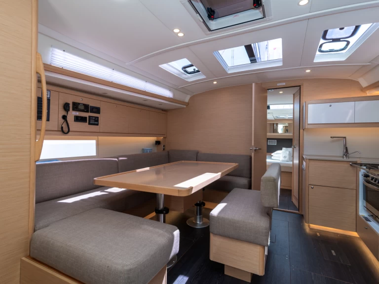 Huur een Dufour Dufour 470 in Trogir