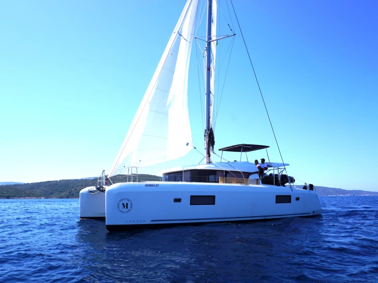 Verhuur Catamaran Lagoon met vaarbewijs