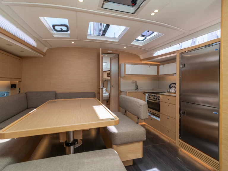 Bootverhuur Dufour Dufour 470 in Trogir via SamBoat