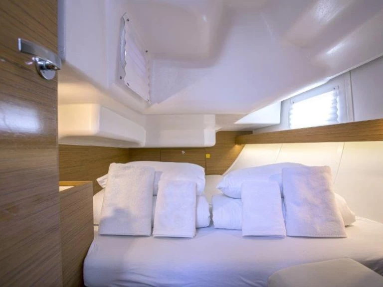 Huur een Elan Impression 40 in Trogir