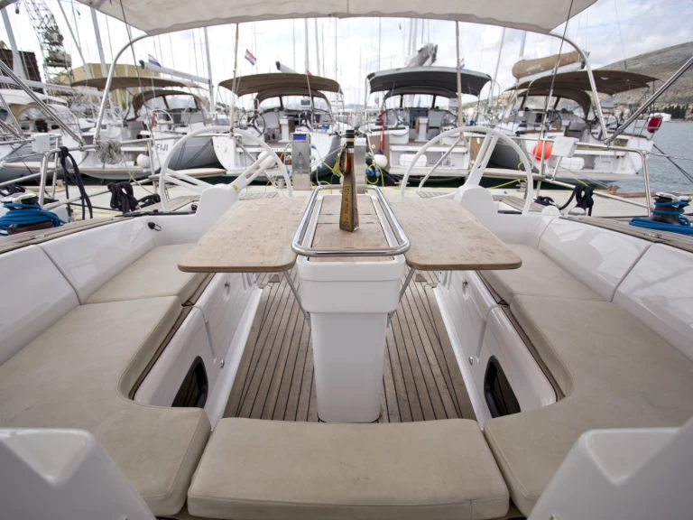 Huur Zeilboot met of zonder schipper Elan in Trogir