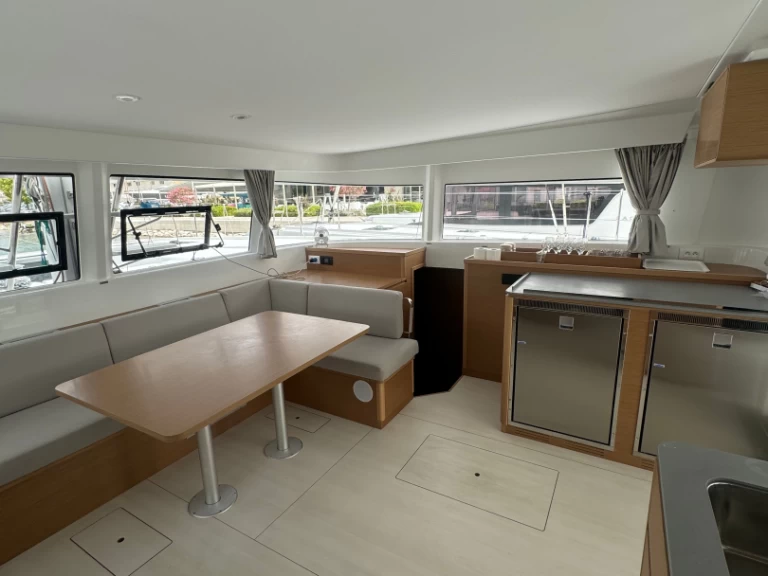 Verhuur Catamaran Excess met vaarbewijs