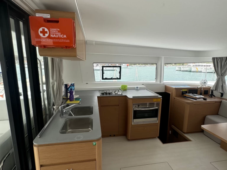 Catamaran te huur in Seget Donji voor de beste prijs