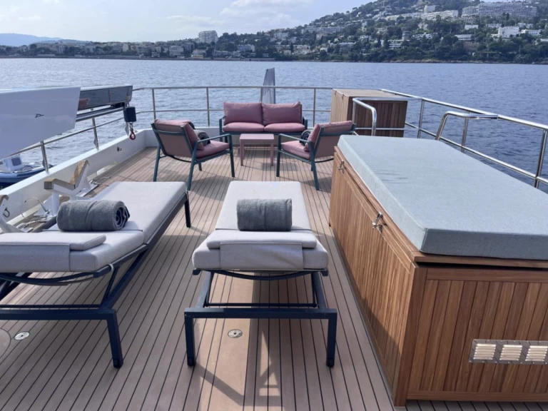 Huur een Ocean Yachts Ocea 108 in Bas du Fort