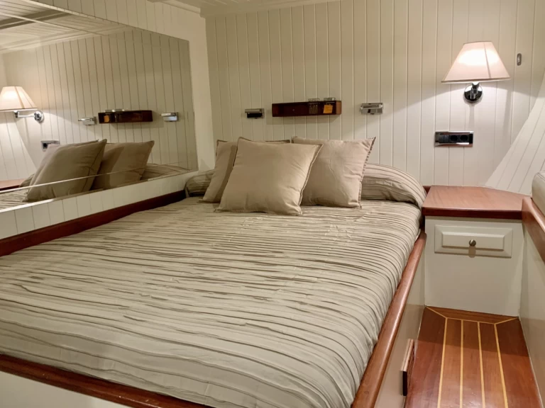 Huur een Neta Marine Ketch in Trapani Port