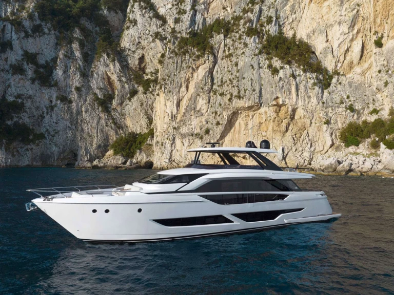 Huur een Ferretti FAST in Brindisi
