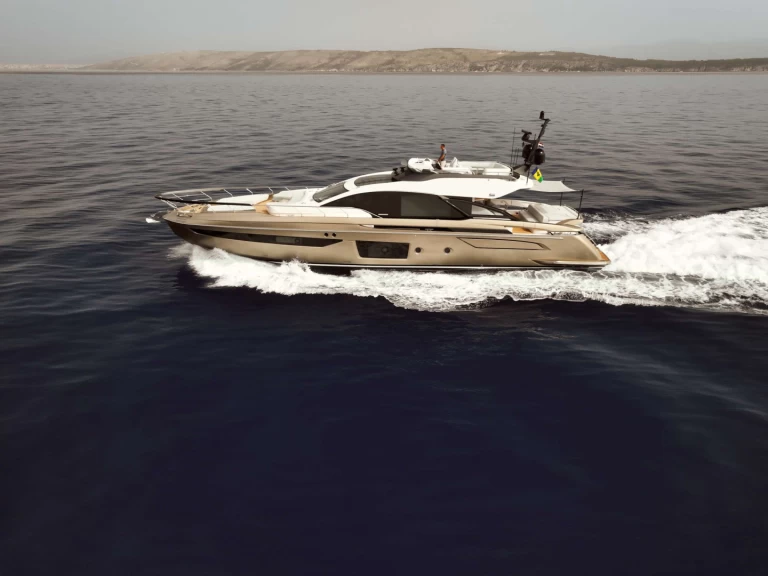 Huur Jacht met of zonder schipper Azimut in Kaštel Gomilica