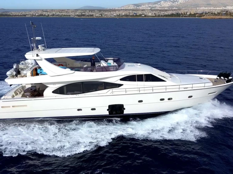 Huur een Ferretti ARGO V in Athene
