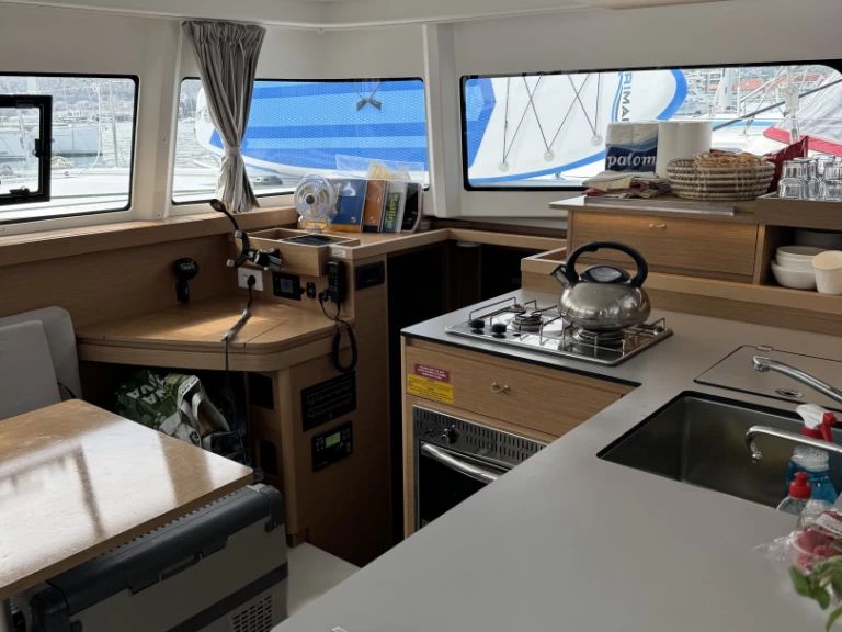 Bootverhuur Excess Excess 11 in Trogir via SamBoat