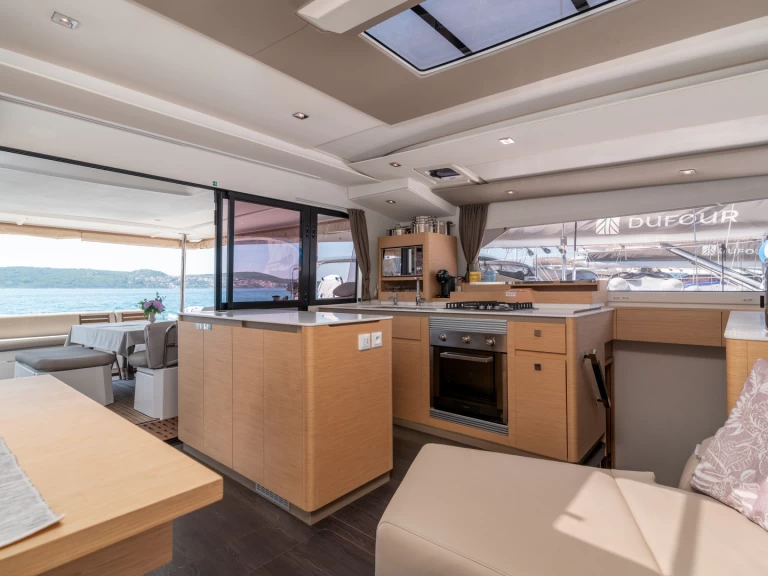 Huur een Fountaine Pajot Aura 51 in Seget Donji