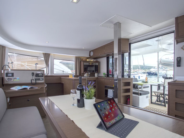 Huur Catamaran met of zonder schipper Lagoon in Trogir